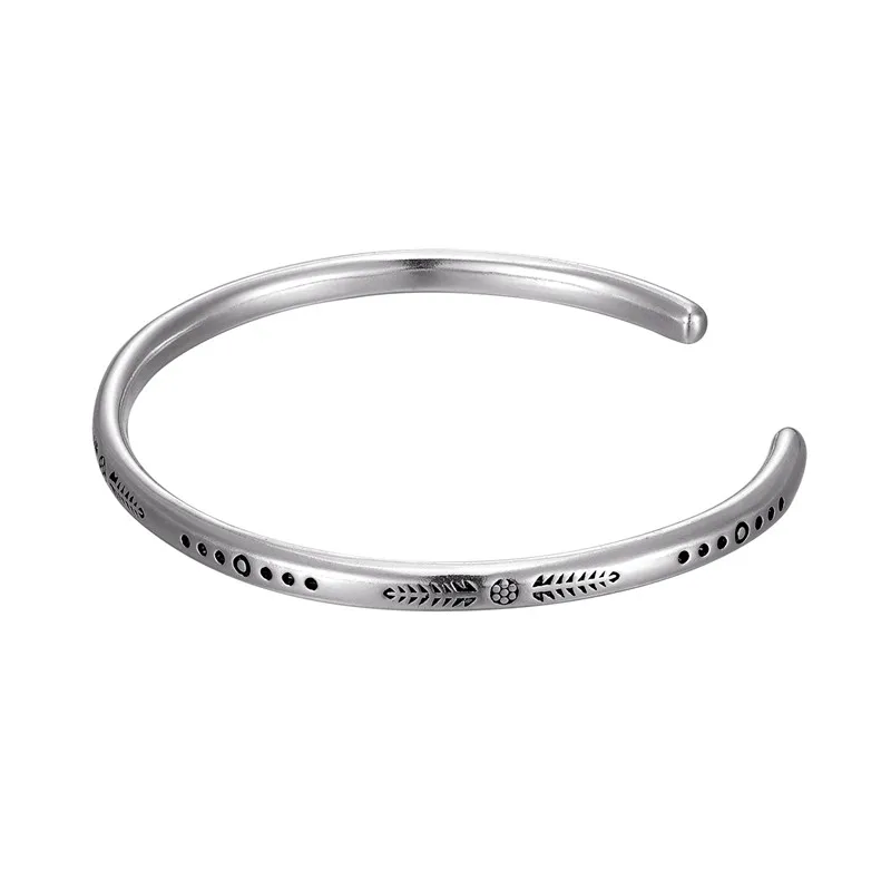 Neu eingetroffen: Vintage-Armreif in Silberfarbe mit Fischmuster, handgeprägtes, unregelmäßiges Armband für Damen und Herren, Vatertagsgeschenk – Detail 2
