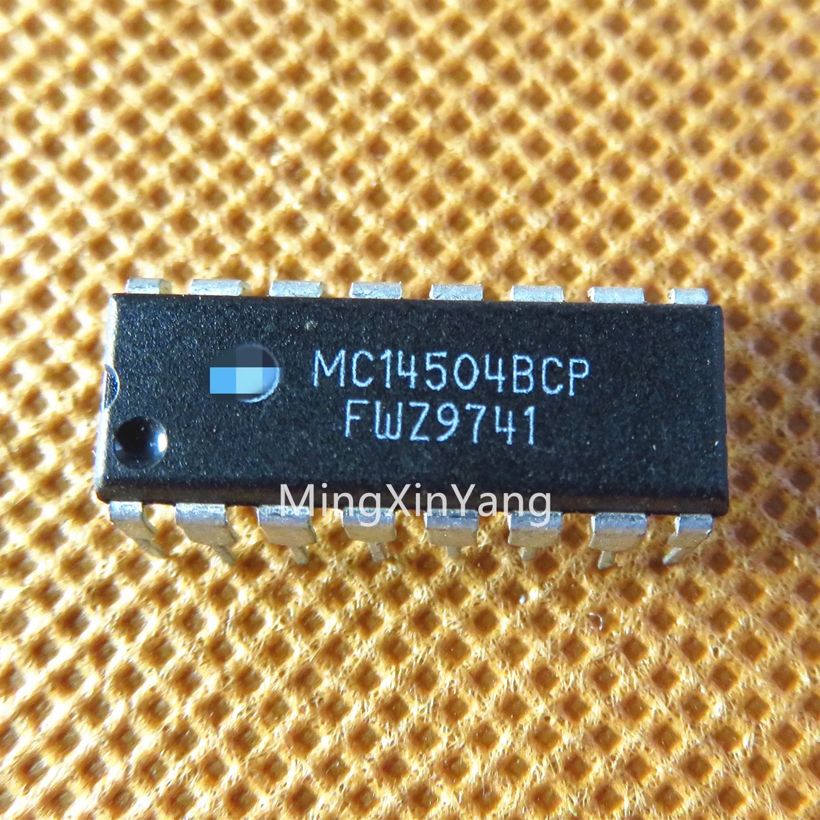 

5PCS MC14504BCP DIP-16 Integrated Circuit IC chip