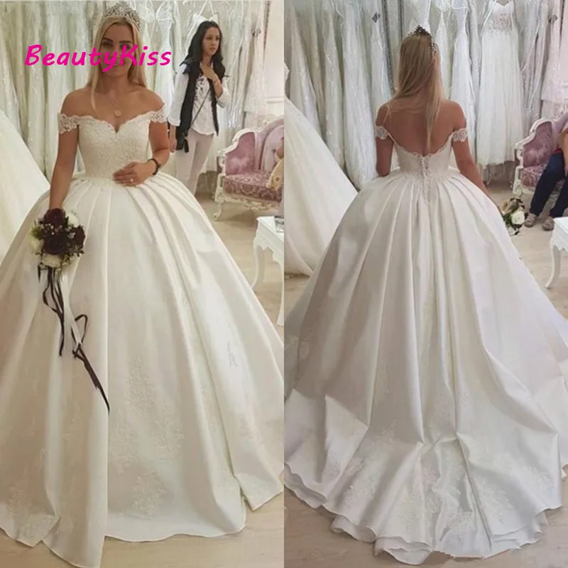 Abito da sposa Vintage con spalle scoperte Boho abito da sposa Plus Size Appliques di pizzo senza schienale abiti da sposa in raso Robe Mariee