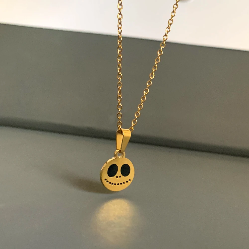 Simple Stainless Steel Grimace Skull Face Charm Necklace Fashion Gold Color Round Pendant Chain Clavicle Choker Collar Jewelry