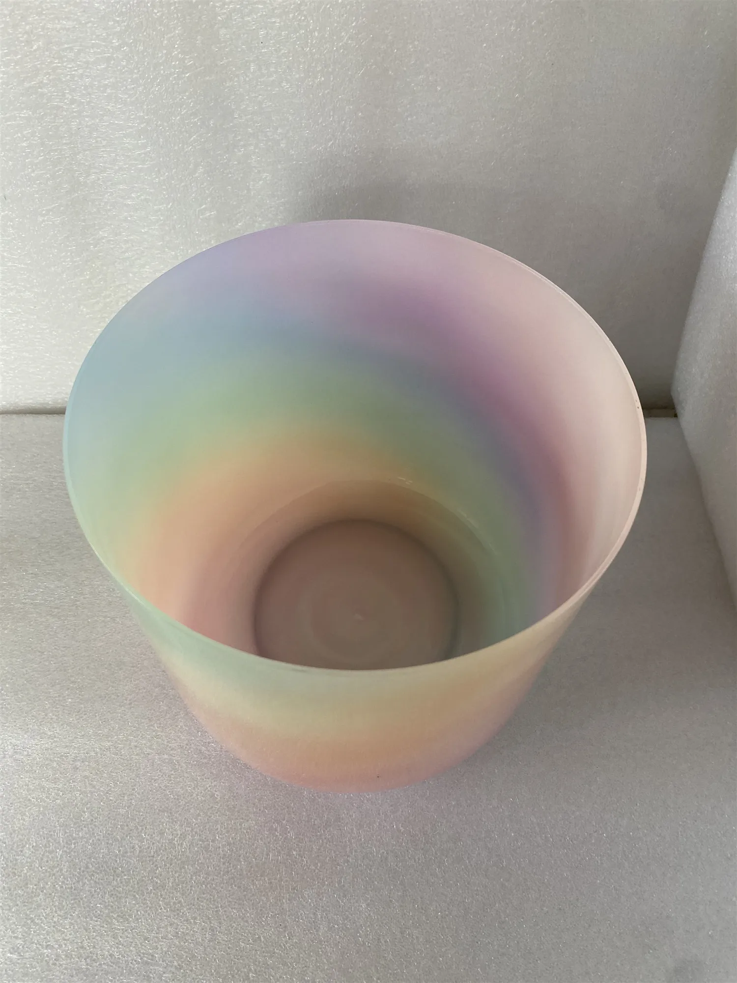 

Crystal singing bowl 7" straight wall ,flat bottom,pastel rainbow color, 432Hz perfect pitch random note for sound healing.