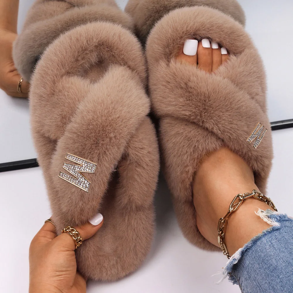 Furry Faux Fur Slippers for Women Shining Rhinestone Letter M Decor Slides Flat Sandals Custom Slippers Flip Flops Luxury Shoes