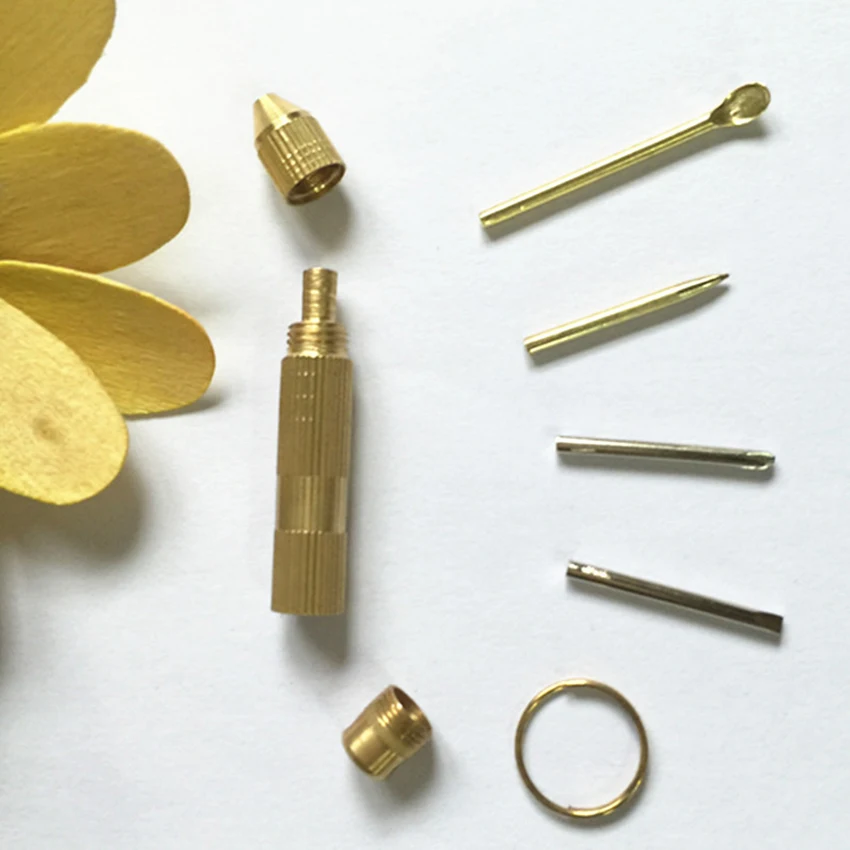 Portachiavi 4-in-1 Mini cacciavite multifunzione Set di cacciaviti fai da te stuzzicadenti portatile cucchiaio per orecchio cacciavite scanalato Phillips