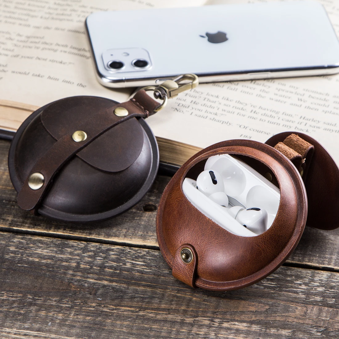 Luxury Cow หนังสำหรับ AirPods Pro 3rd Gen ฝาครอบจัดเก็บสายเคเบิล Earpods เหรียญพร้อมพวงกุญแจแกะสลักฟรี