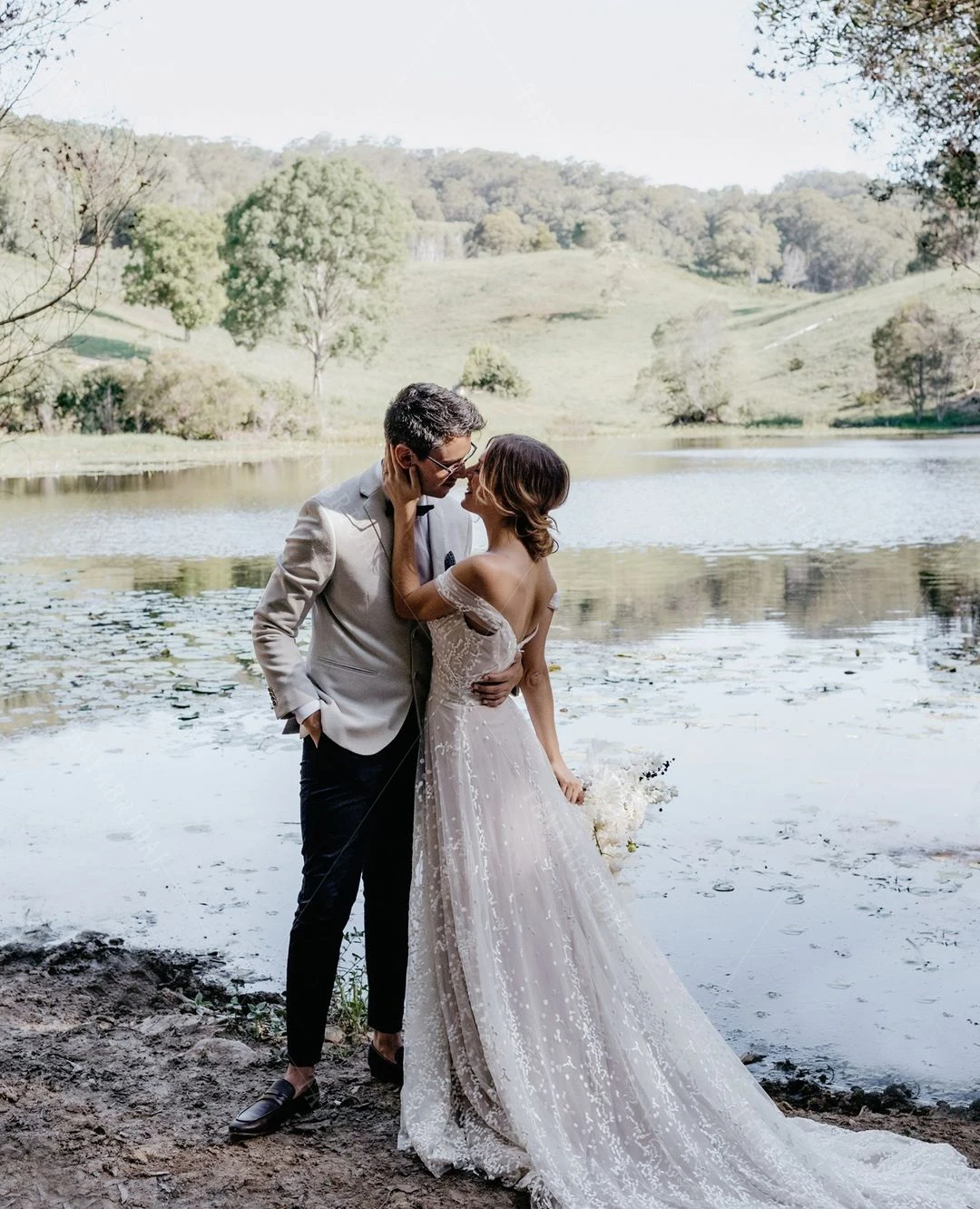 Hippie Dot Lace Wedding Dresses Off-The-Shoulder A-Line Bridal Gowns Romantic Boho Engagement Vestido De Noivas   DW532