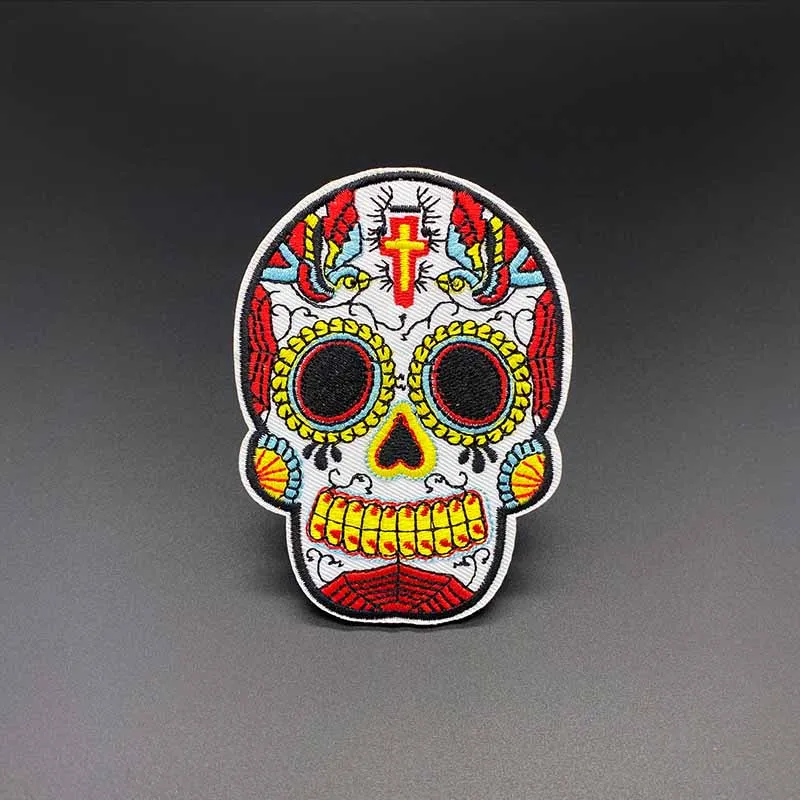 Parche bordado calavera - estilo punk para ropa y equipamiento - imagen 4