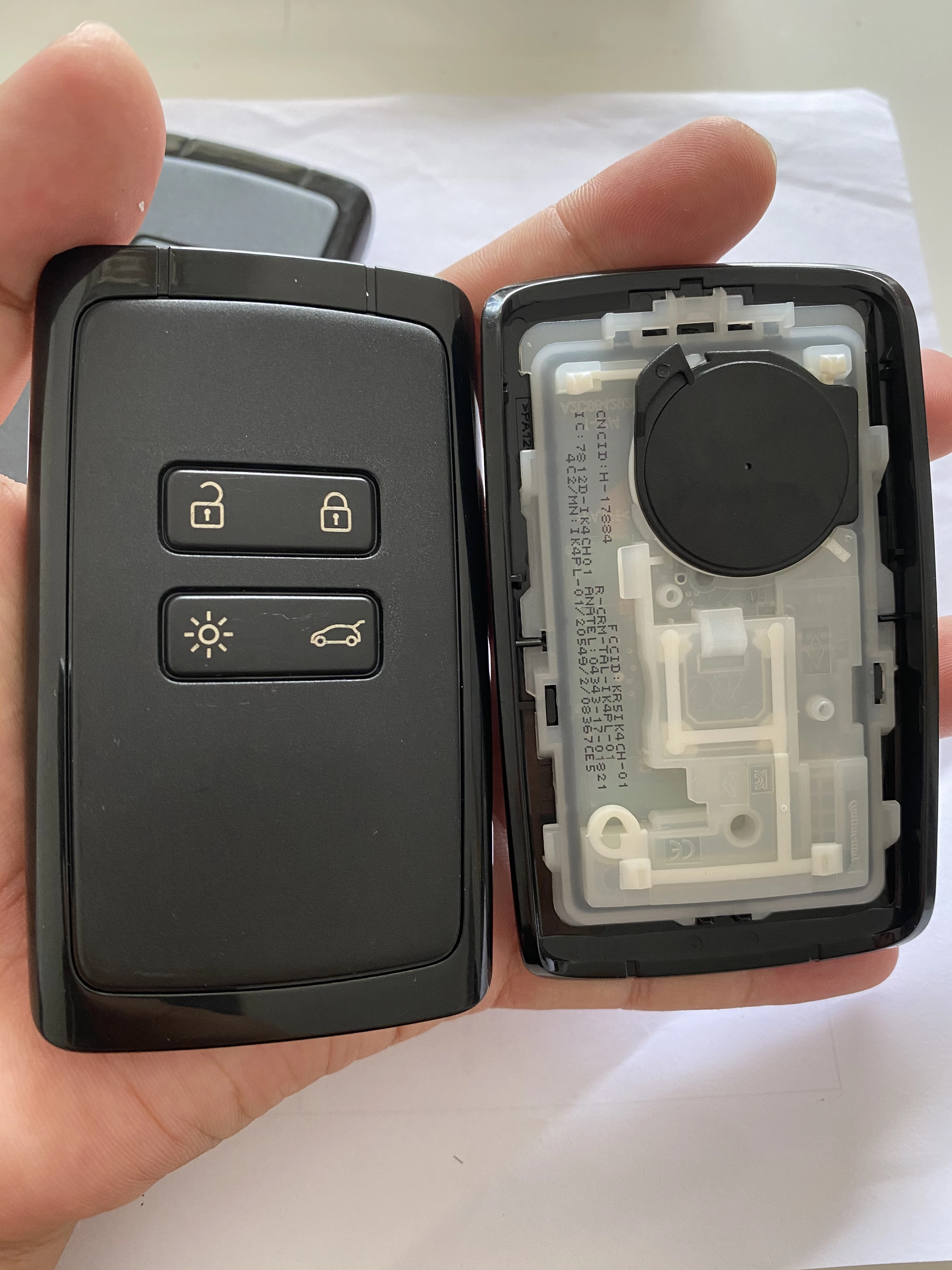 CN010036 ORIGINAL And Aftermarket Smart Card for R-enault Megane 4 Talisman 4 Buttons 433 MHz  HITAG AES Chip Keyless GO