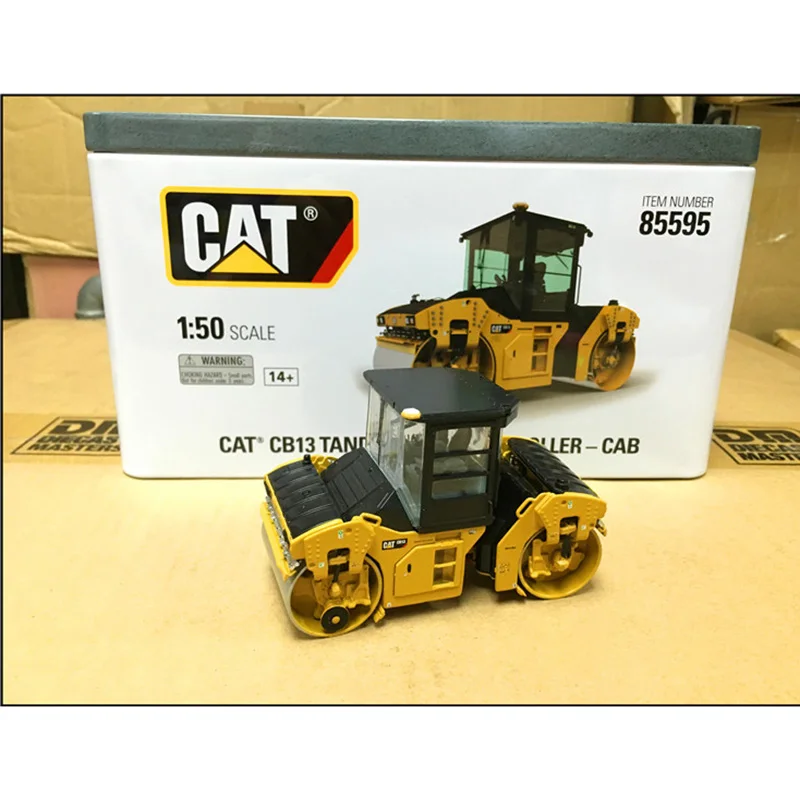 DM Diecast 1:50 Scale Cat Road Roller Road Compactor Alloy Engineering Model Collection Souvenir Ornaments Display Toy