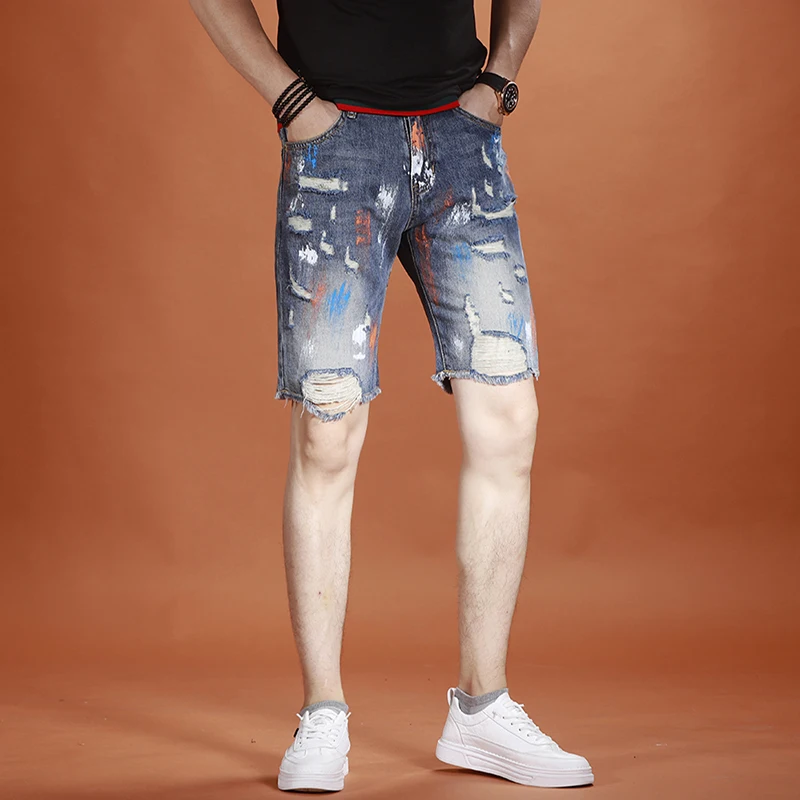 Рисунок 3 - Мужские рваные джинсовые шорты с рисунком