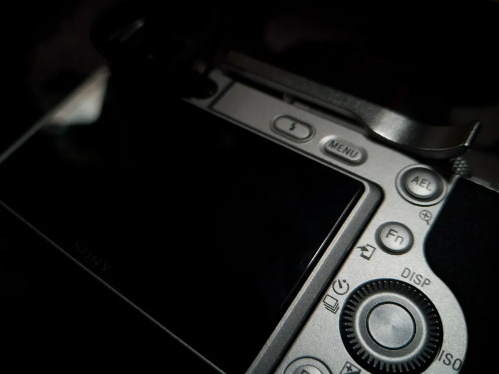 معدن الألمنيوم الحذاء الساخن الإبهام متابعة Hotshoe الإبهام حتى قبضة لسوني a6500 a6300 a6400 A6000 6100 كاميرا اليد قبضة