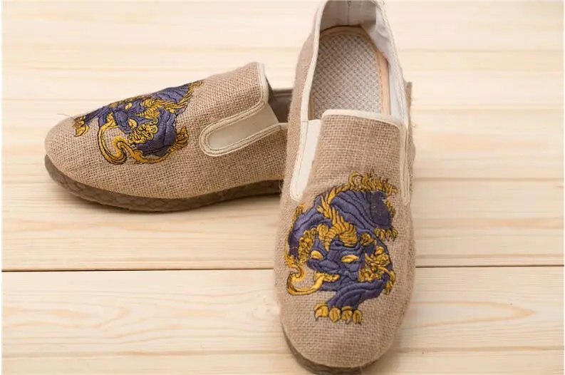 Spring Summer Traditonal Ethnic style breathable Shoes Kirin embroidery leisure linen men canvas shoes Casual slip on Loafers