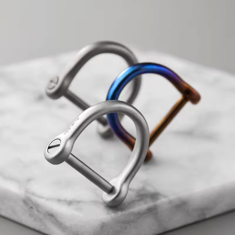 LLavero de titanio para coche, hebilla de herradura, llavero ligero de Color, accesorios de cadena