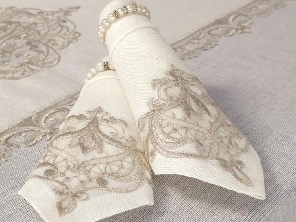 26 piece Elegant Table Cloth Set Cream