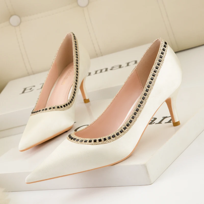 2026 Spring Crystal Women's Wedding Shoes Show Thin Pointed Toe Women Pumps Solid Silk Shallow Fashion High Heels