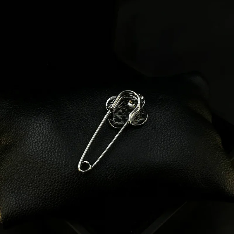 Four Leaf Clover Retro Brooch Luxury Sparkling Rhinestone Pin Elegant Coat Sweater Shawl Fashion Women Jewelry Accessories Gift
