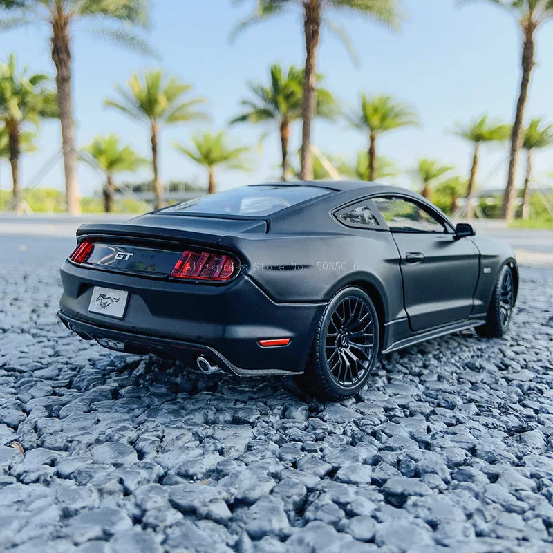 new Maisto 1:18 2015 Ford Mustang GT sports car Alloy Retro Car Model Classic Car Model Car Decoration Collection gift