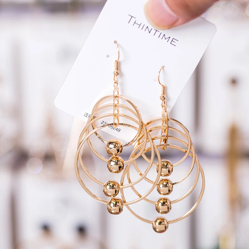 Boucles d'oreilles pendantes en perles rondes pour femmes, pompon de cow-boy multicouche, bijoux d'oreille longs, mode européenne exagérée