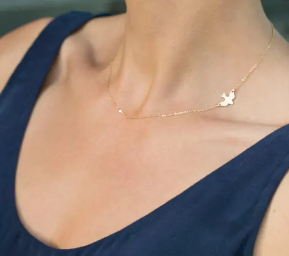 Winzige Herz-Choker-Halskette für Frauen, silberfarbene Kette, kleine Liebes-Halskette, Anhänger am Hals, böhmische Choker-Halskette, Schmuck – Detail 3