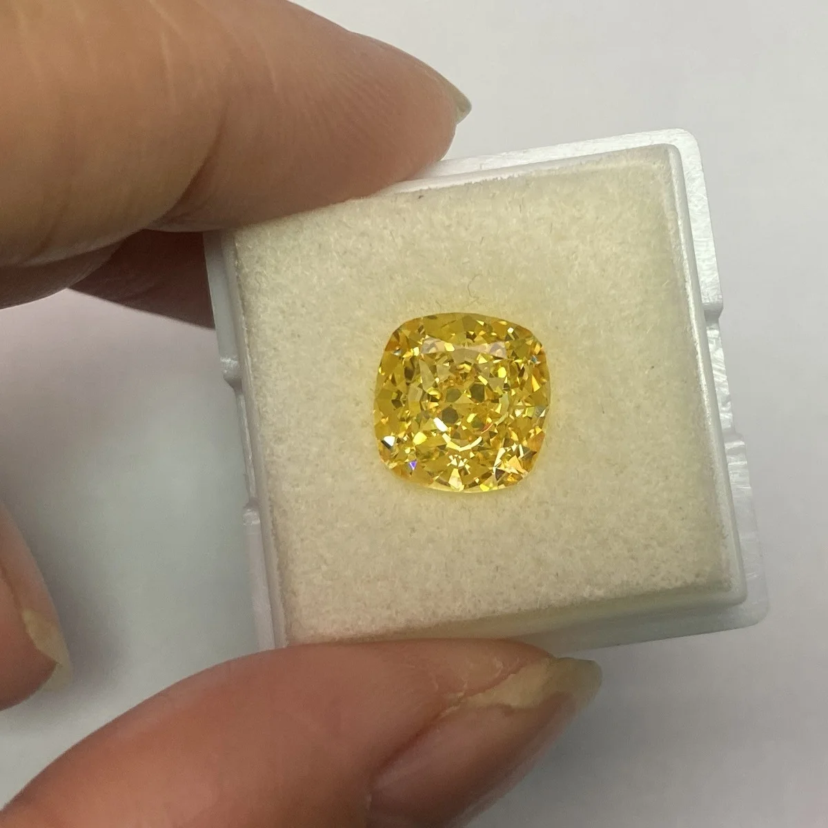 Pirmiana High Quality 3.5-11.0mm Cushion Shape Cubic Zirconia Vivid Yellow Diamond Loose Gemstones