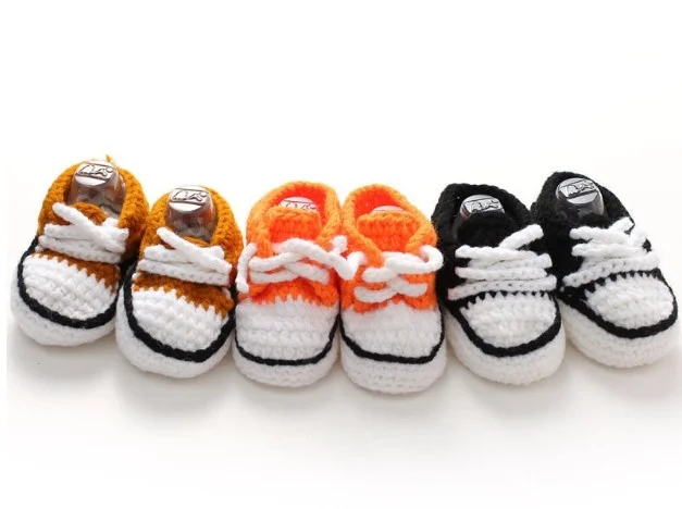 Newborn Shoes 10cm Multicolor Knitted Baby Crib Shoes Handmade Infant Crochet Booties Lace-up Newborn Shoes 10cm