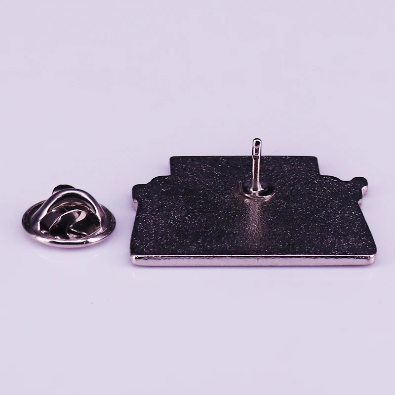 Retro elegant typewriter brooch a must-have collector for inspiring writers and artists