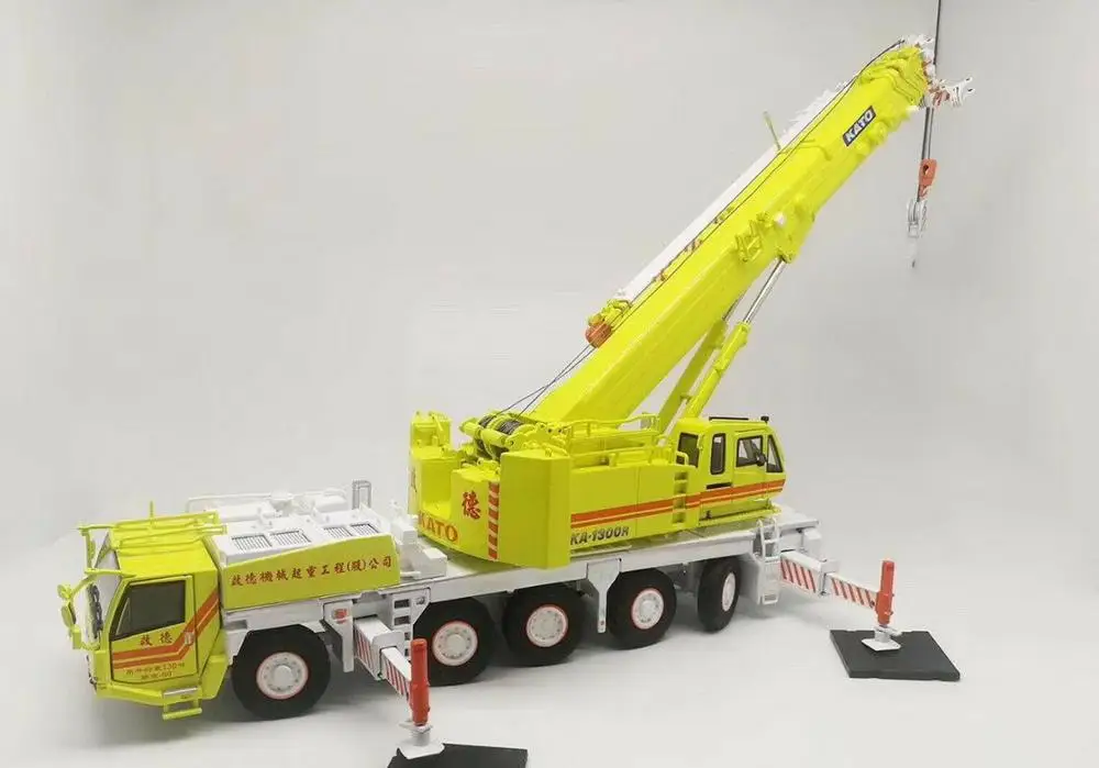 Classic Original Factory Diecast Scale 1:50 Kato Ka-1300r Mobile Crane Model with Small Gift