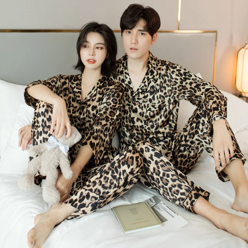 Autunno di Estate Coppia Pajamas Set Donne Degli Uomini Manica Lunga Pantaloni Lunghi Degli Indumenti Da Notte di Raso Della Stampa del Leopardo