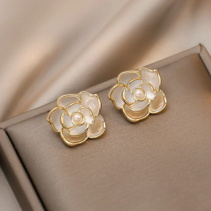 2021creative Korean jewelry simulated pearl flower stud earrings 925 sterling silver needle