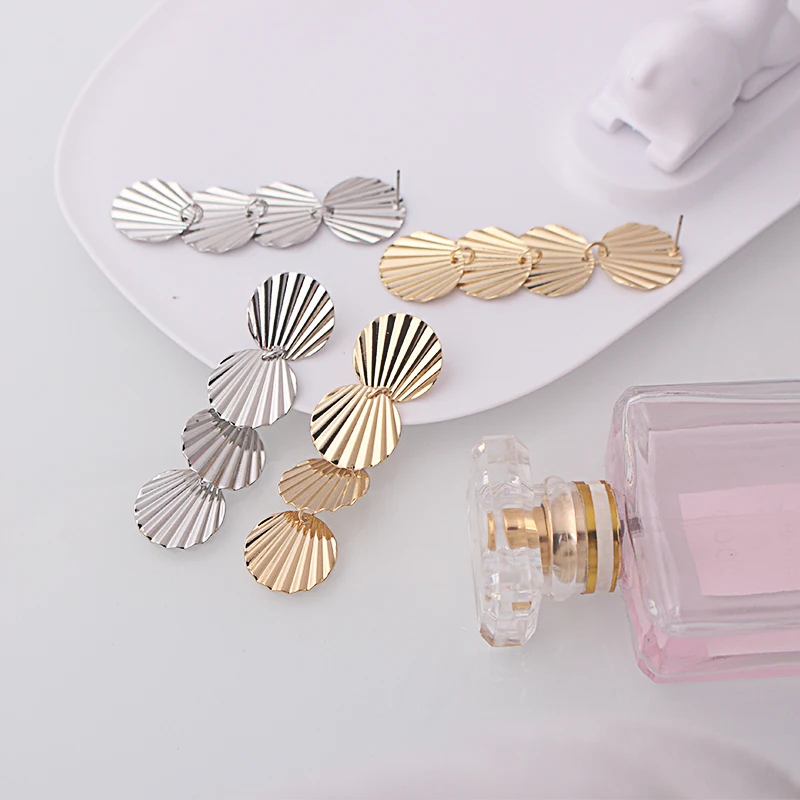 Orecchini coreani minimalisti in argento dorato con struttura a conchiglia creativa? Orecchino per donna-gioiello da festa esagerato