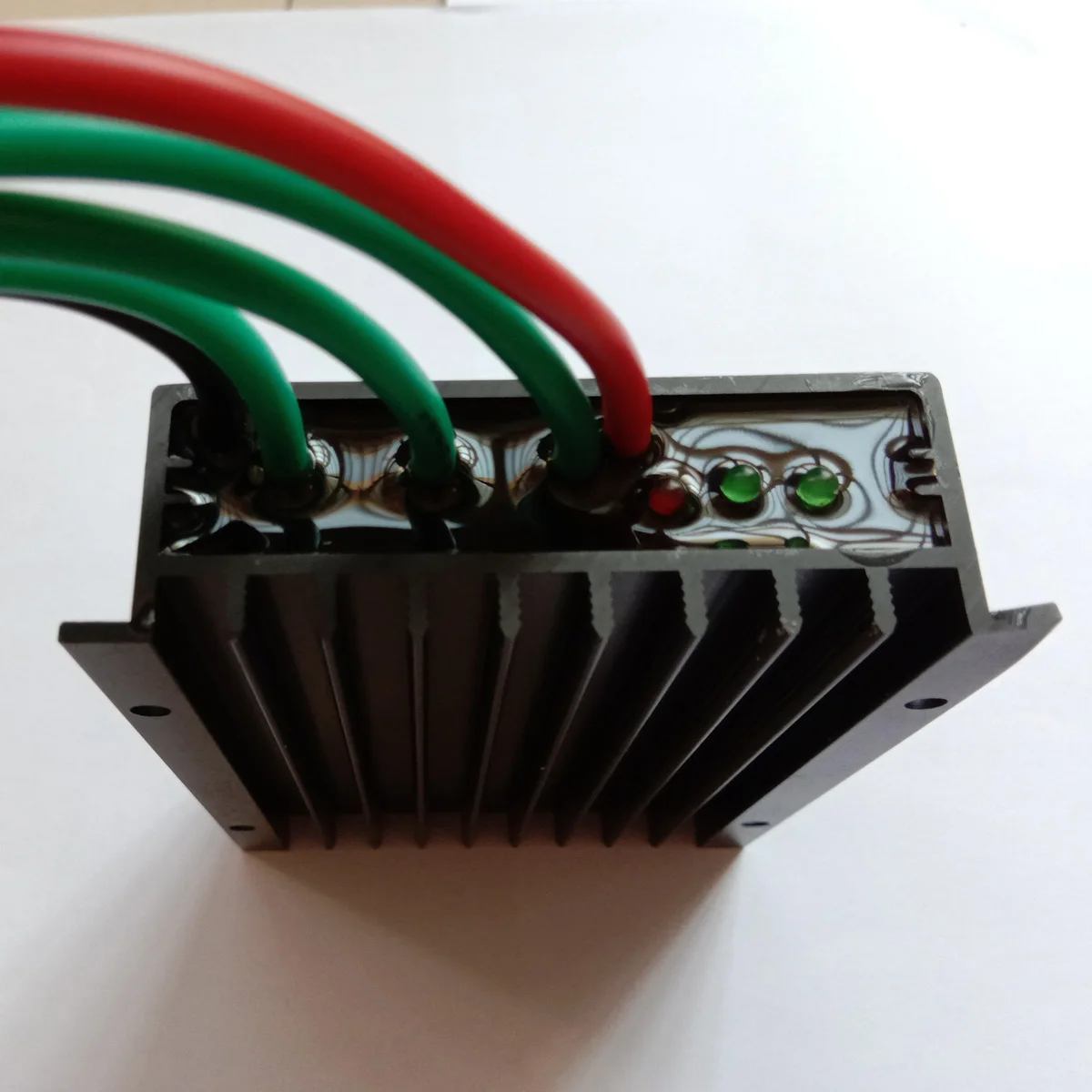 Waterproof Wind Generator Charge Controller 300W/400W/500W/600W 12V/24V Auto Wind Charge Controller Wind Controller Regulator