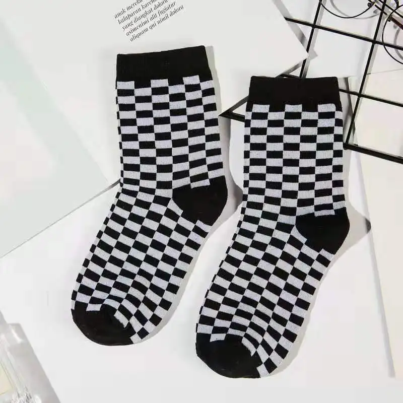 Socken Frauen Männer Unisex Harajuku Schwarz Und Weißen Quadrate Muster Socken Neuheit streetwear Skateboard Lustige Baumwolle Socken