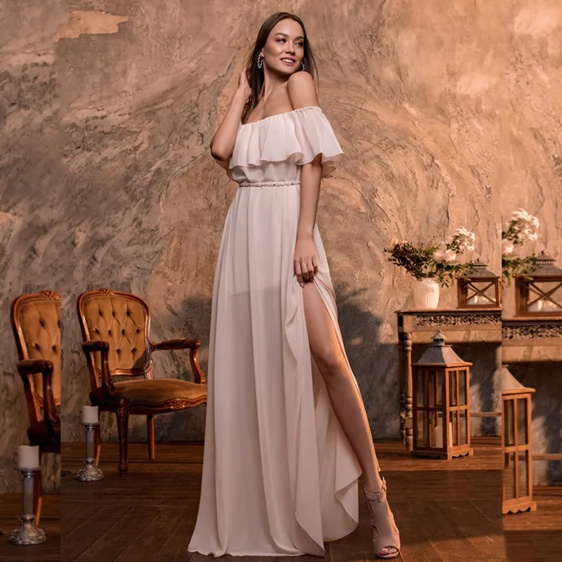 Abito da sposa semplice con spalle scoperte 2024 scollo a barchetta con spacco alto e maniche corte abito da sposa lungo fino al pavimento in Chiffon su misura