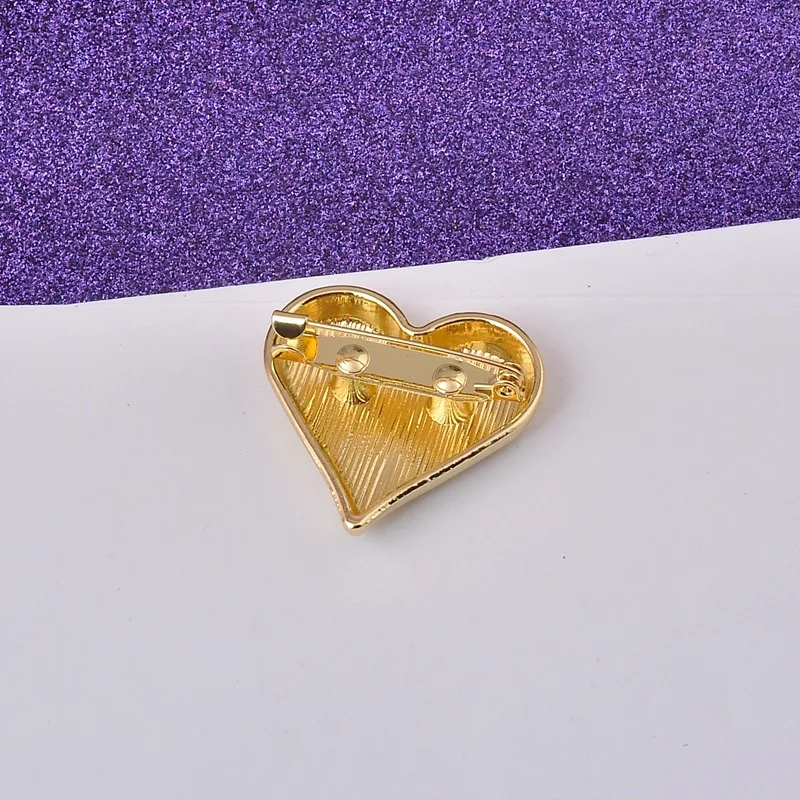 Cute Glossy Metal Heart Shape Anti-glare Brooch Gold Color Cardigan Buckle Collar Clip Pin Accessories