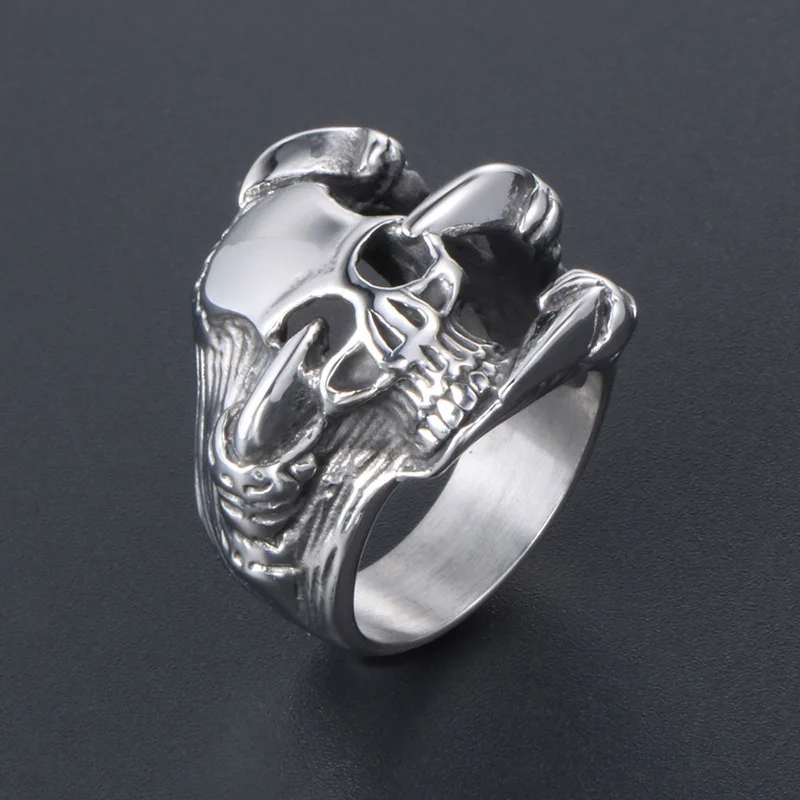 

Retro Skull Devil's Claw Ring Silver Color Titanium Steel Ring Men's Bicycle Party Ring Hip Hop Gothic Domineering Jewelry