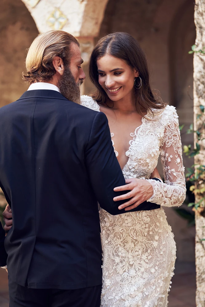 Vestidos De Novia bohemios De encaje, Vestidos De Novia en V profundo De manga larga con escote, apliques De tren De barrido, sin espalda, 2020