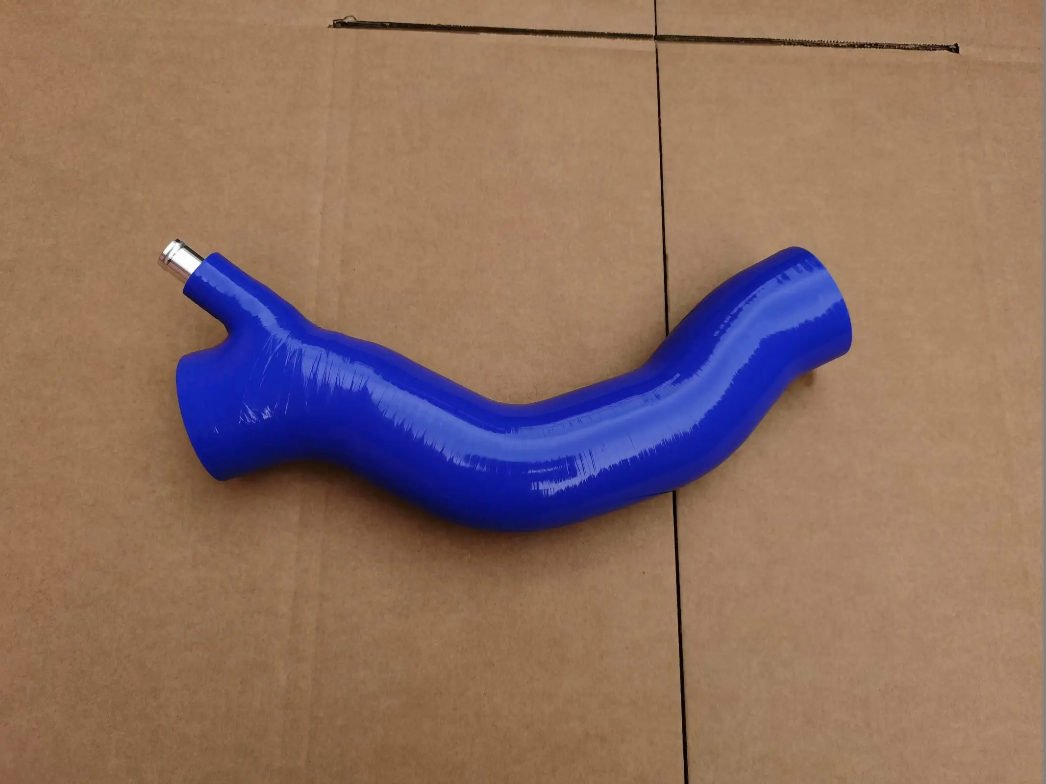 

Для Nissan Altas Conddor Cabstar F23 T WC TD27 16577-2T300 165772T300 воздухозаборный шланг, трубка воздухозаборника