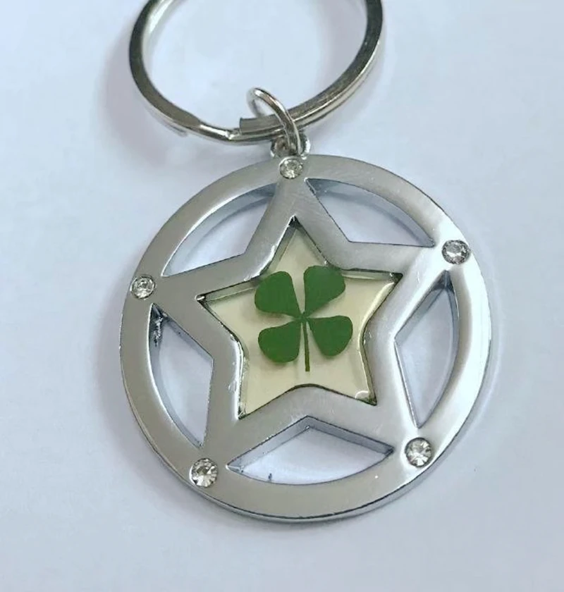 YQTDMY 10 pcs Personalized real four leaf clover round design shamrock keychain