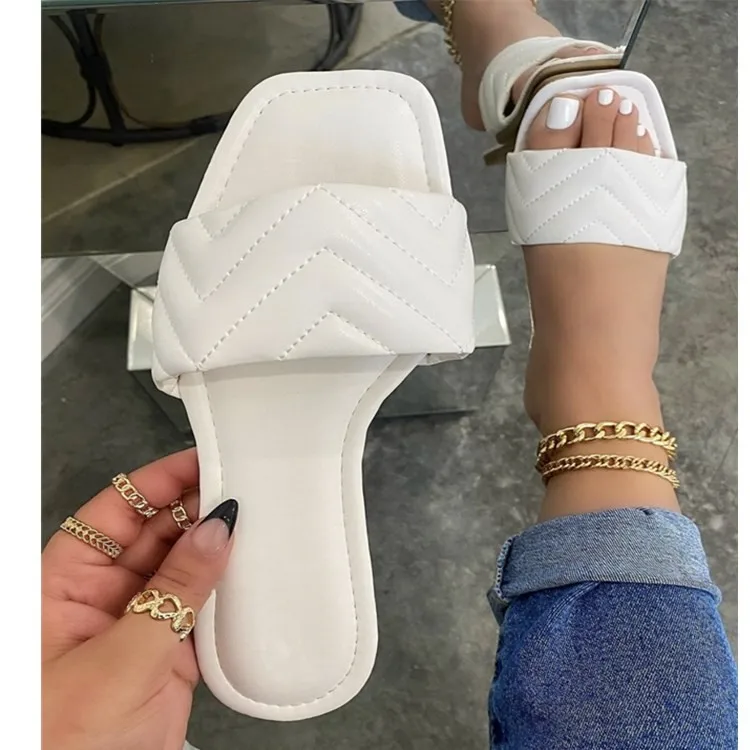 2022 Summer Sandals Women's Year Casual Flat Ladies Beach Sandals Fashion European and American Style Women's Shoes