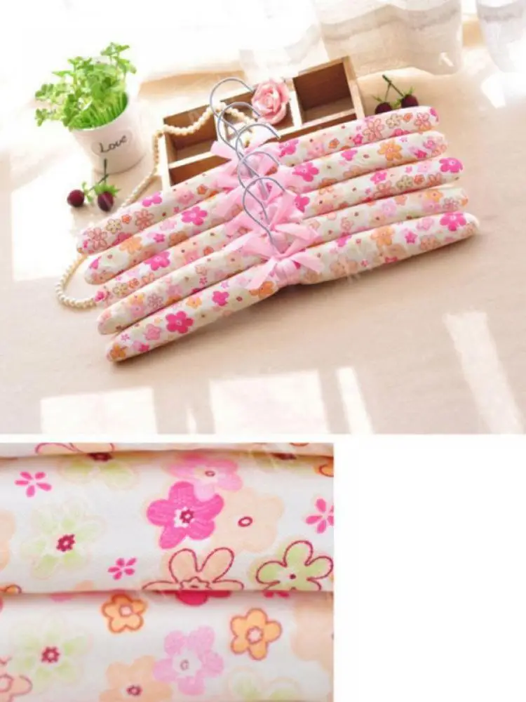 1pc Small Floral Printed Cotton Fabric Sponge Hanger Elegant Sponge Padded Hanger Clothes Suit Dress Hangers Random Printing