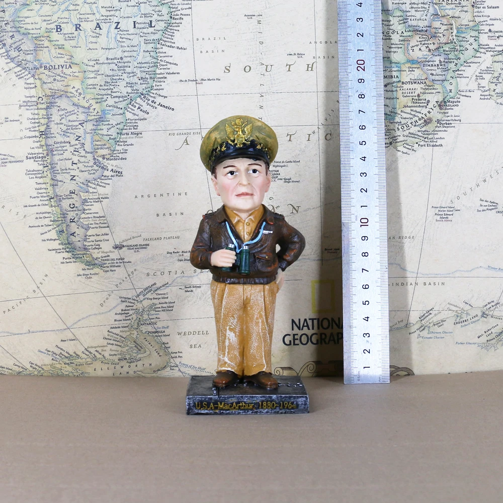 Hot Sale World Famous Person USA America General Military Strategist Douglas MacArthur 1880-1964 Statue Figure Model Toy