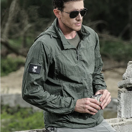 Chaqueta táctica impermeable de secado rápido para hombre, impermeable con capucha, cortavientos fino, militar, para verano, 2020