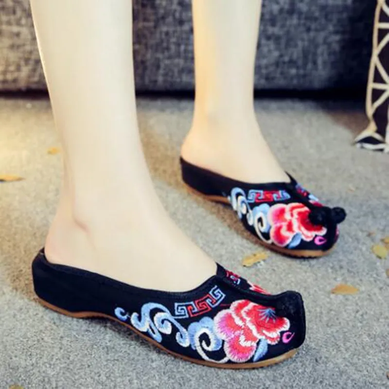 Embroidered Women Slippers Backless Flat Shoes Ladies Vintage Loafers Chinese Style Slides Beach Flip Flops Canvas Mule Shoes