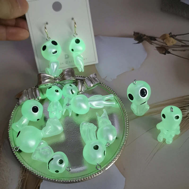 

ApeUr 10PCS Halloween Luminous Ghost Alien Charms Resin Cabochons Glitter Gummy Keychain Necklace Pendant DIY Making Accessories