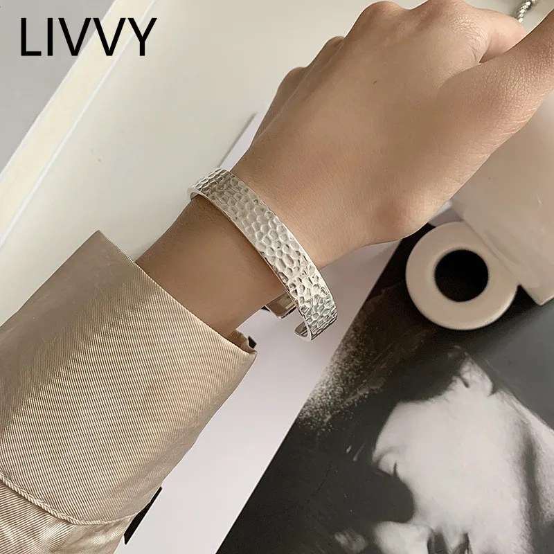 Livvy vintage punk irregular superfície colchuda pulseira larga para mulheres cor prata moda simples festa jóias presentes