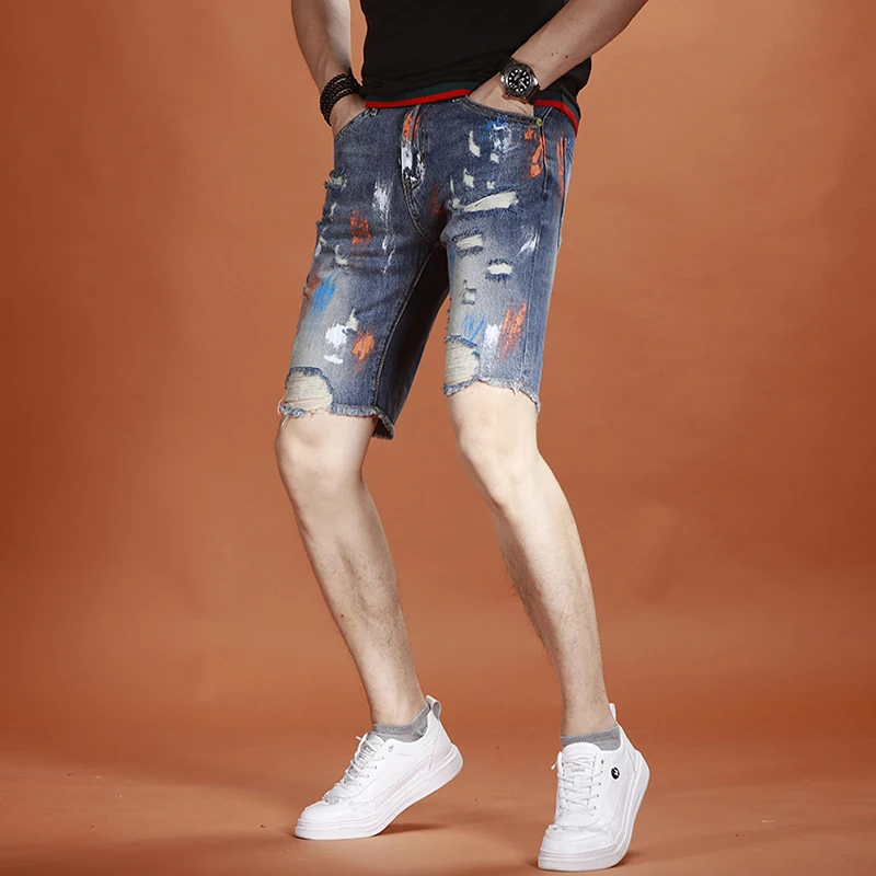 Рисунок 4 - Мужские рваные джинсовые шорты с рисунком