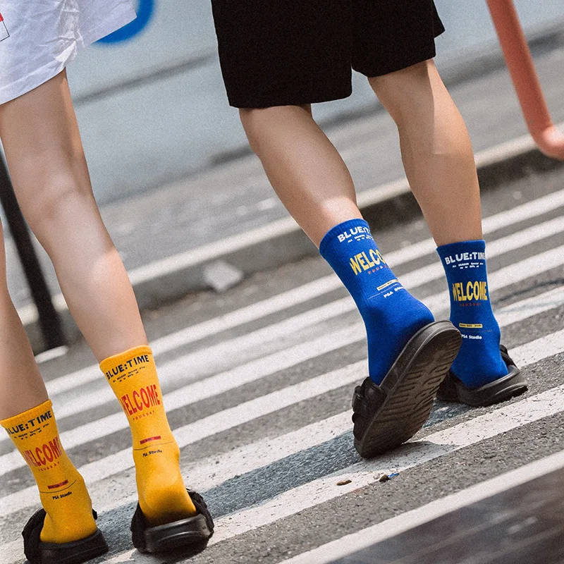 Calcetines de algodón con Logo Popular para hombre y mujer, medias deportivas con letras púrpuras, edición coreana, Otoño e Invierno