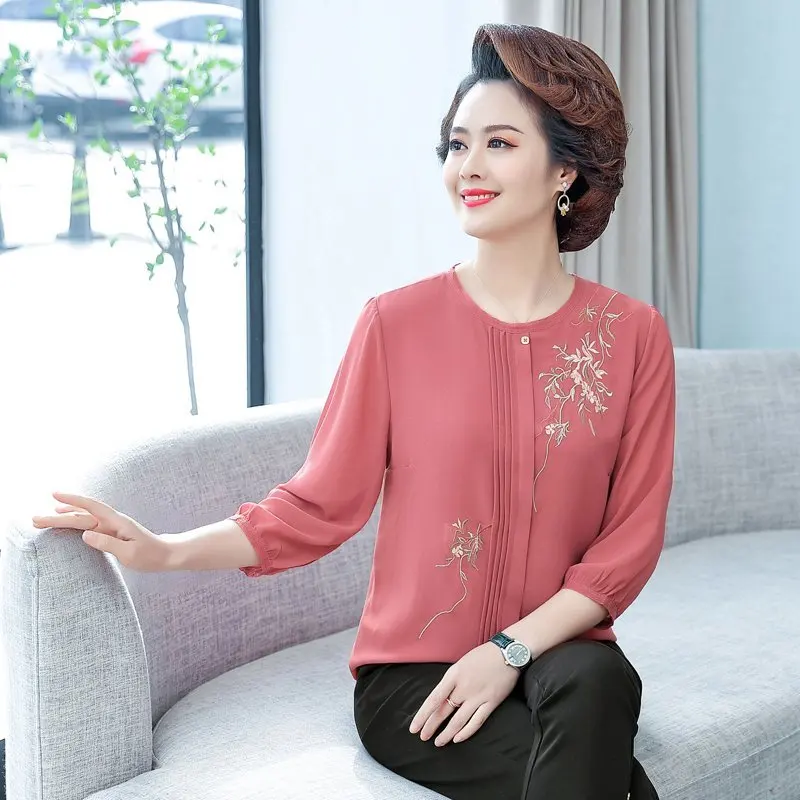 Embroidery Blouses Shirts Women Summer Pullover Short Sleeve Tops O-Neck Casual Loose Middle Aged Mother Clothes