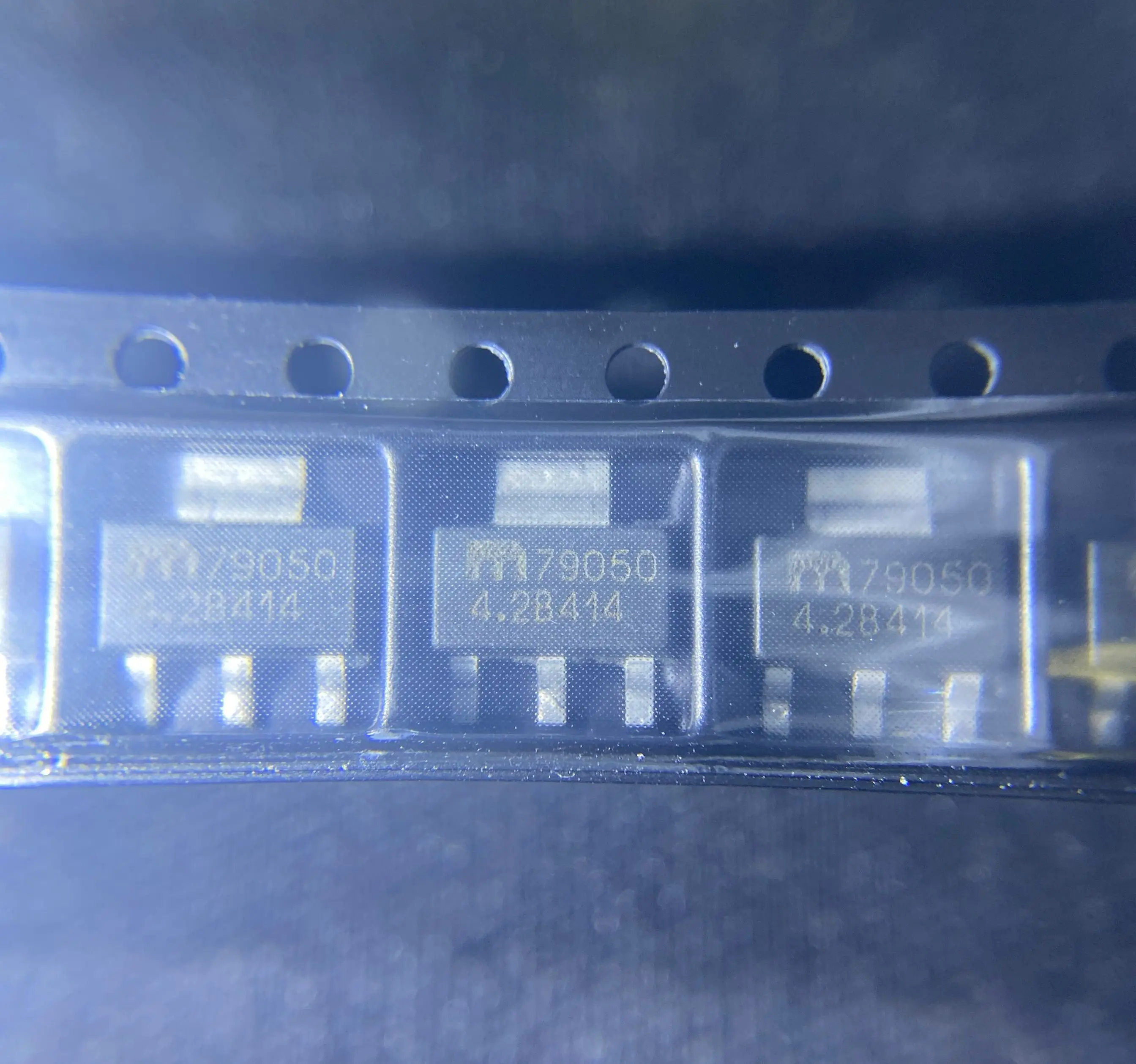 10 ~ 50 pçs/lote MIC79050 MIC79050-4.2 MIC79050-4.2BS SOT223 Original frete grátis