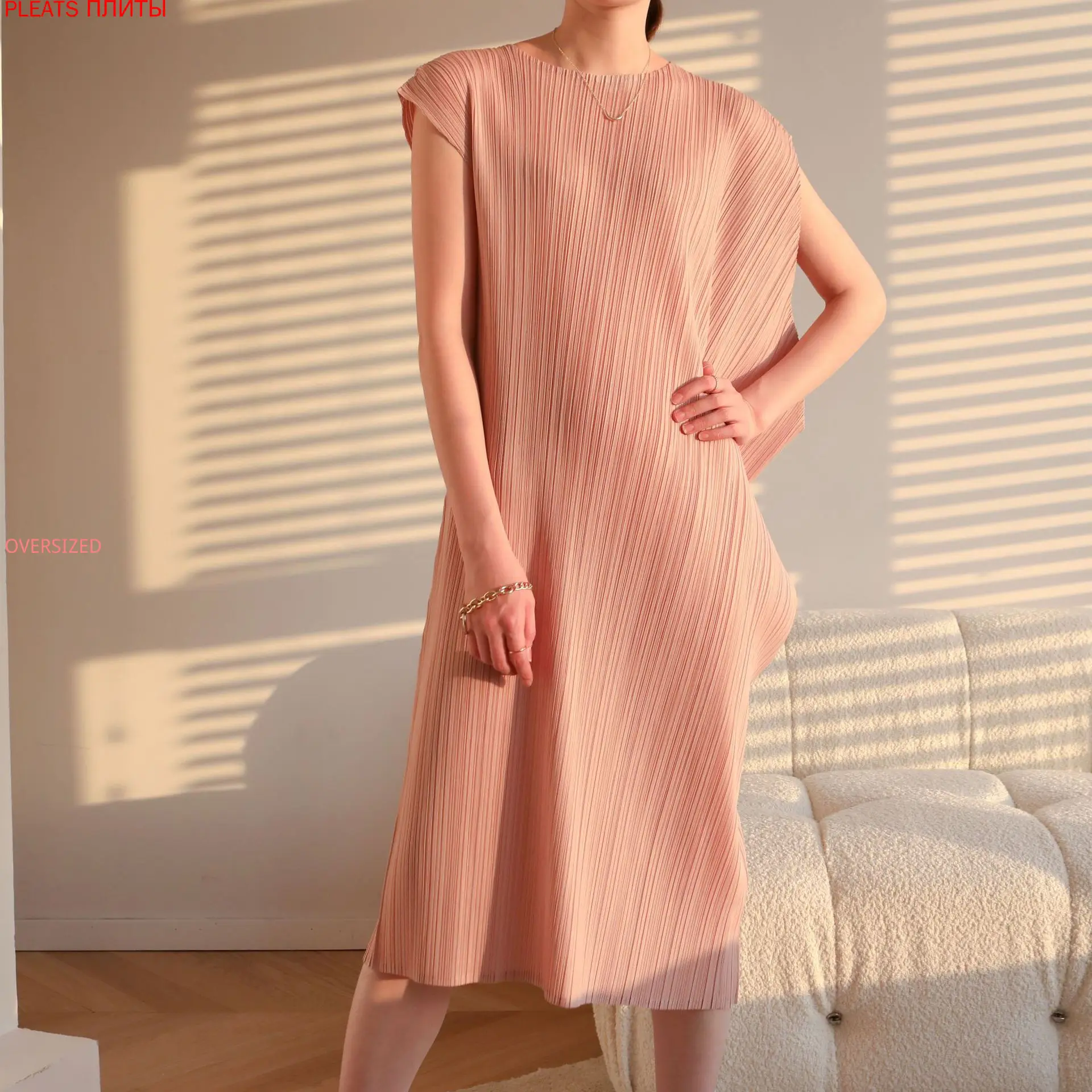 

Monochrome Non-standard Pleated Dress for Women, Miyake Folds, Fashionable Robes, Summer