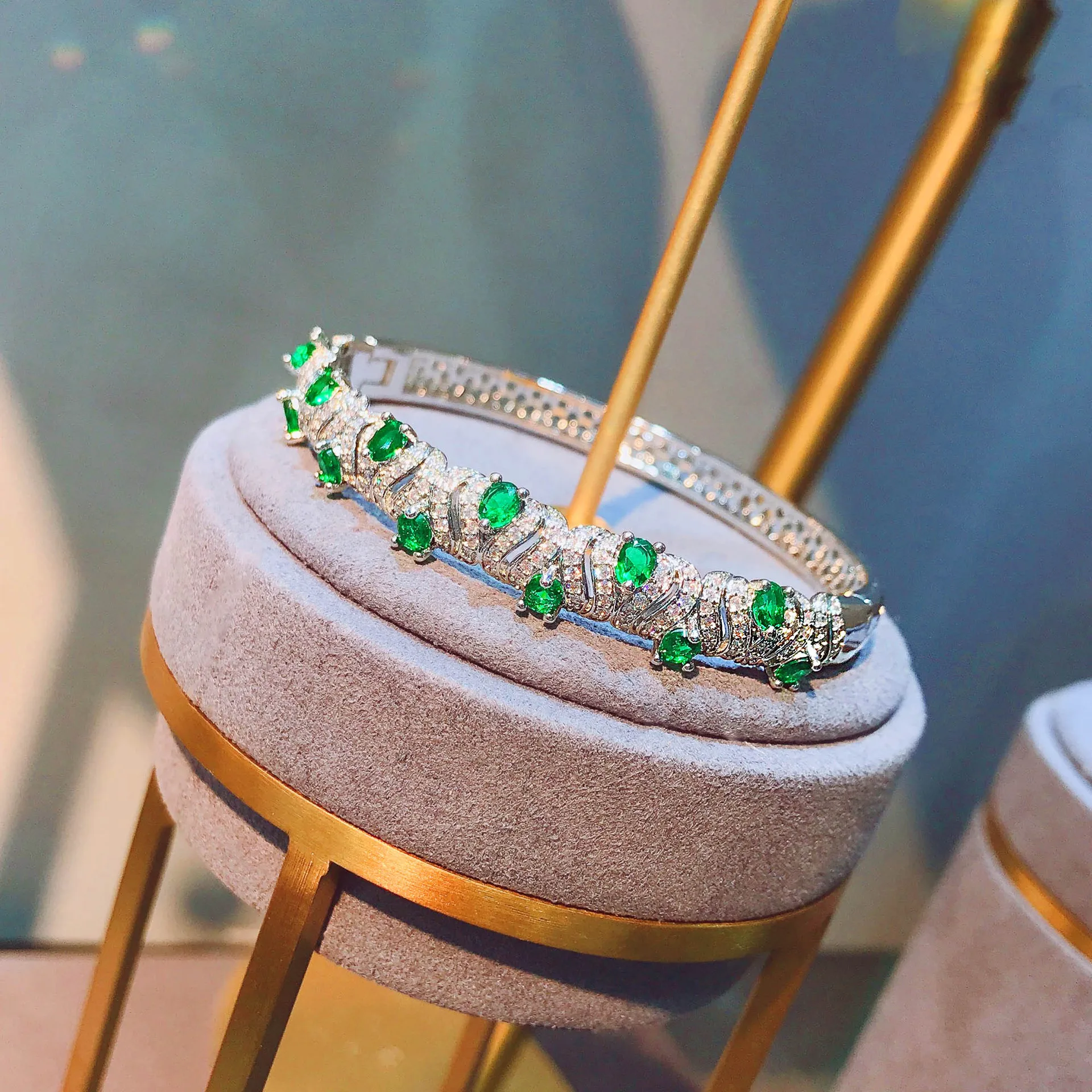 New Simulation Mozambique Ruby Emeralds Bracelets Bangles European American Fashion Crystal Glass Stuck Buckle Bracelet